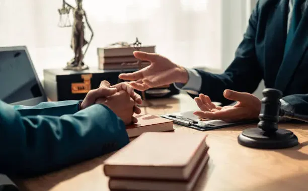 Navigating the Legal Maze: How a Criminal Lawyer Can Protect Your Rights and Freedom